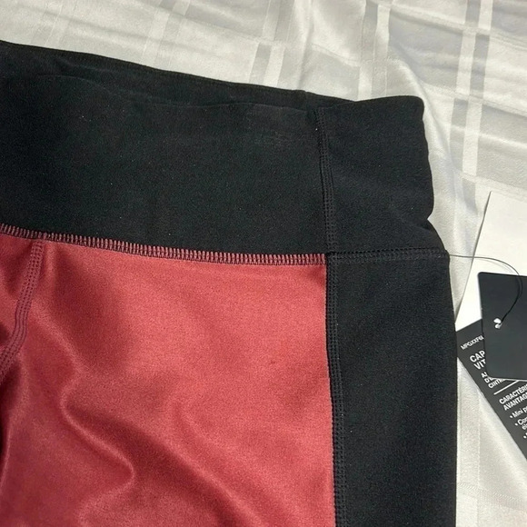 BNWT MPG printed capris cropped leggings BLACK and burgundy activewear - Picture 7 of 12